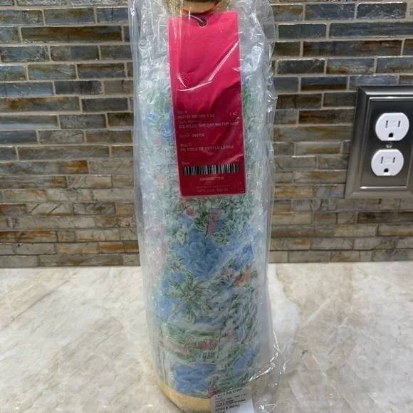 Lilly Pulitzer 24 Oz Squeeze The Day Water Bottle - Picture 2 of 11